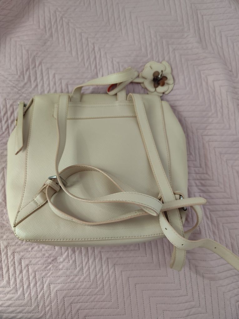 Кожена раничка ZARA