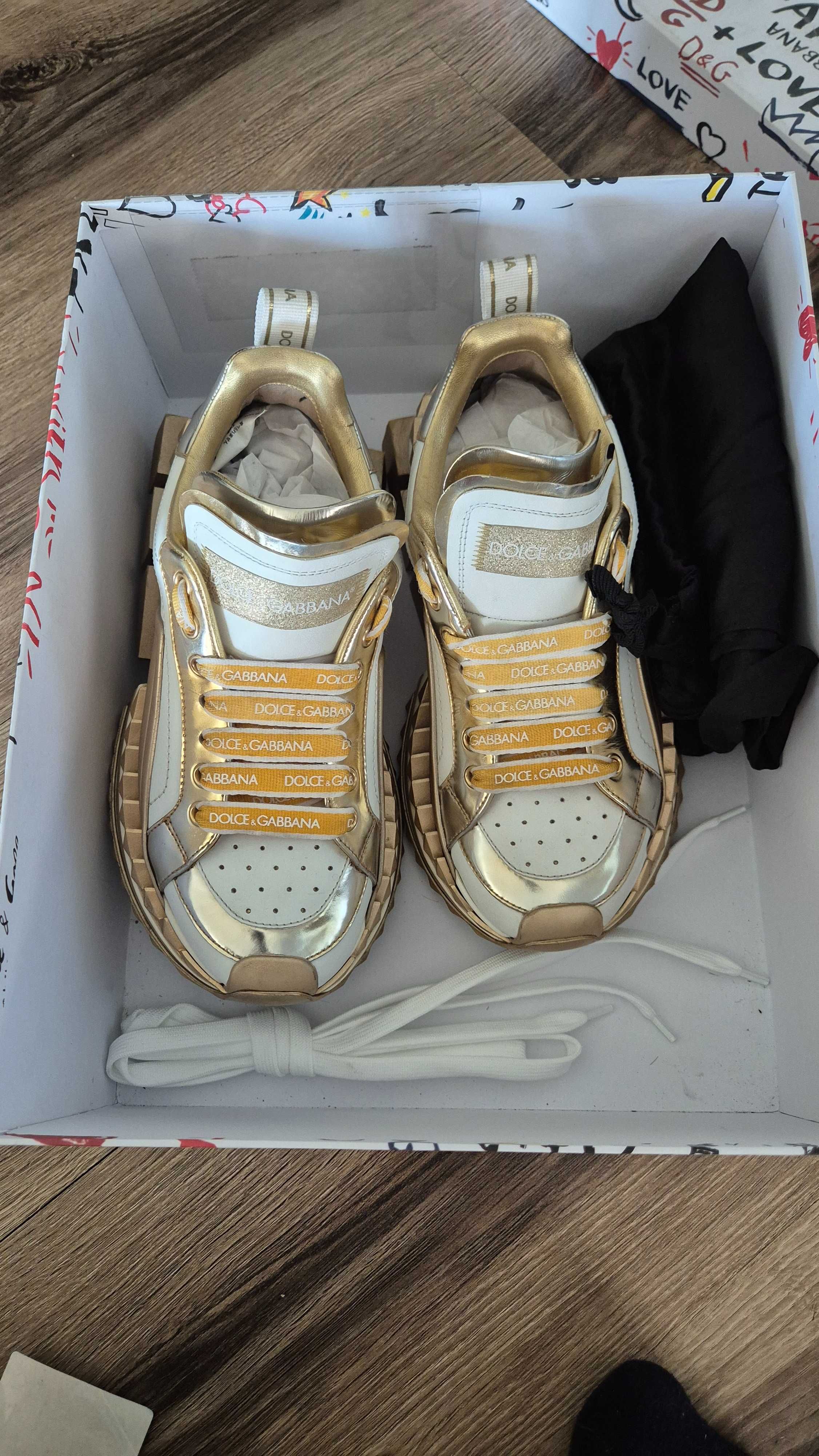 Sneakers Superqueen D&G originali. Ca noi. Se pot verifica.