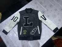 Яке. LOUIS VUITTON за 1200.