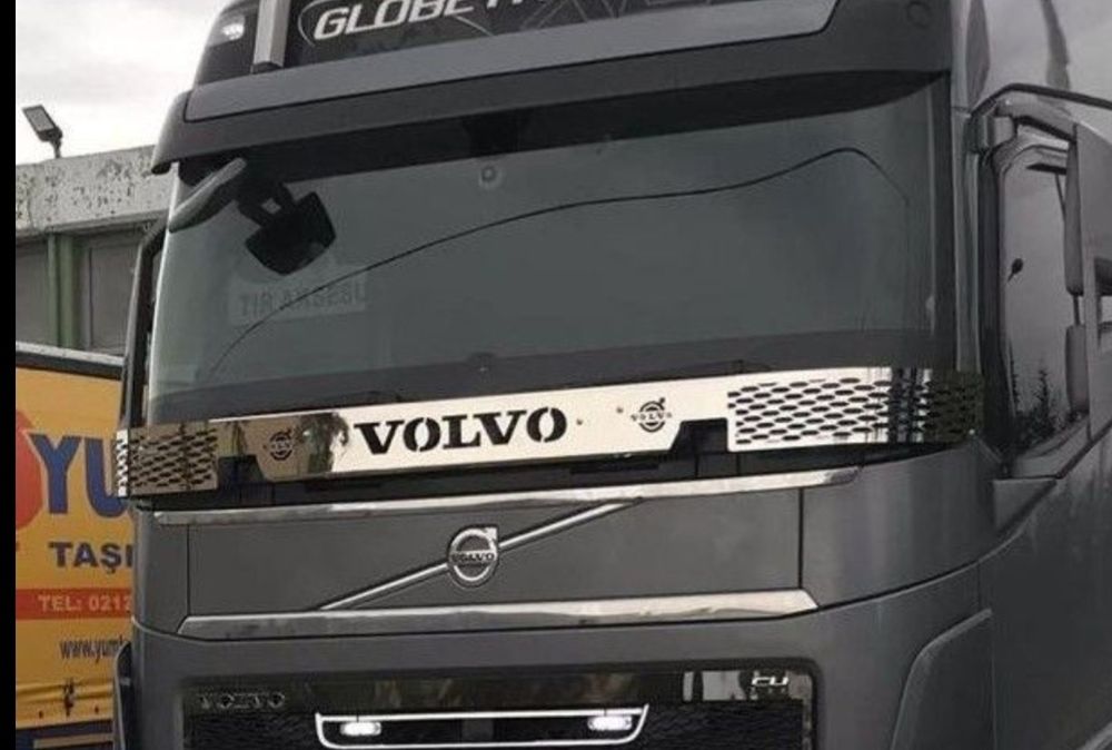 Vând grila inox ștergătoare Volvo