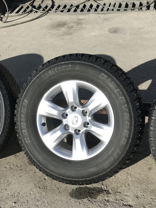 Toyota Prado диски с резиной новые почти