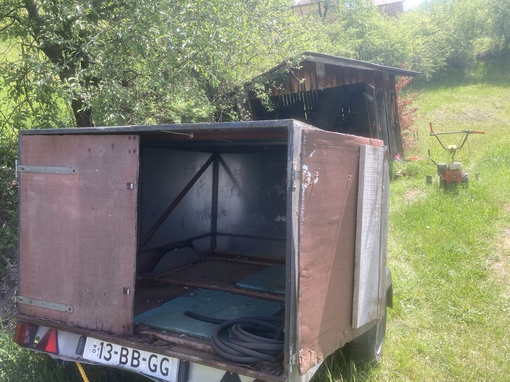 ремарке за кола фургон