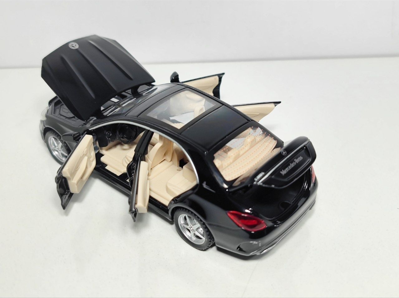 Mercedes Benz W 205 металлическая масштабная модель машинка - Доставка