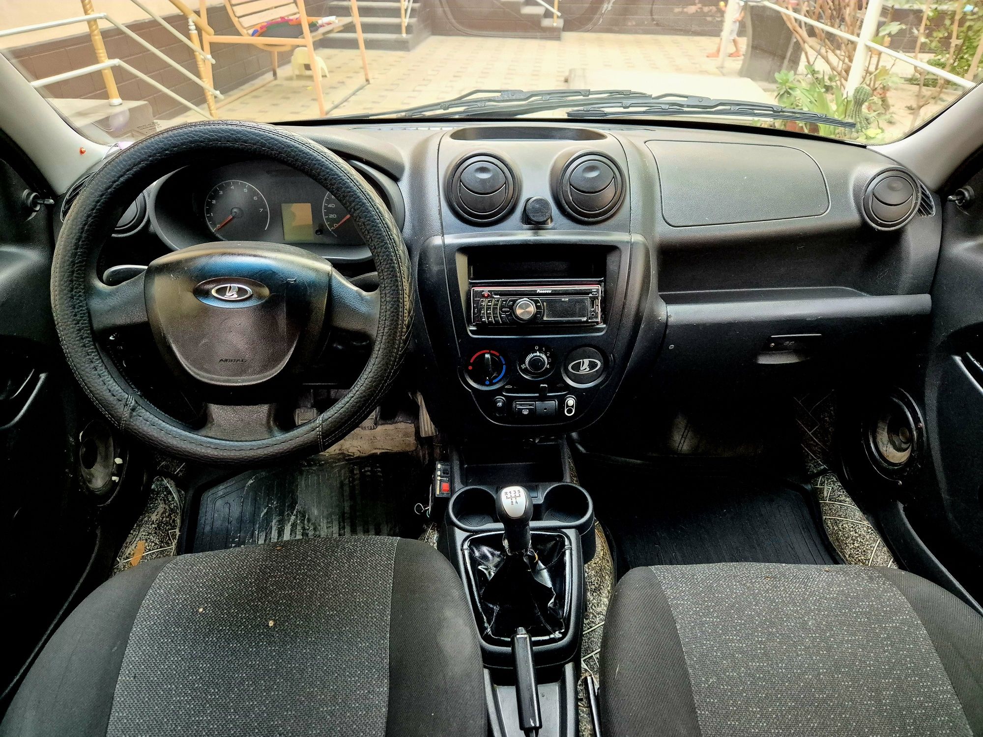 Lada Granta Sotiladi