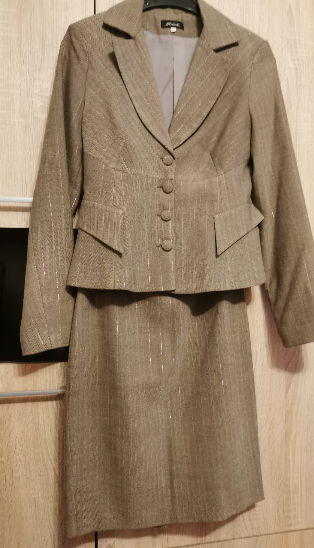 Costum cu fusta dama