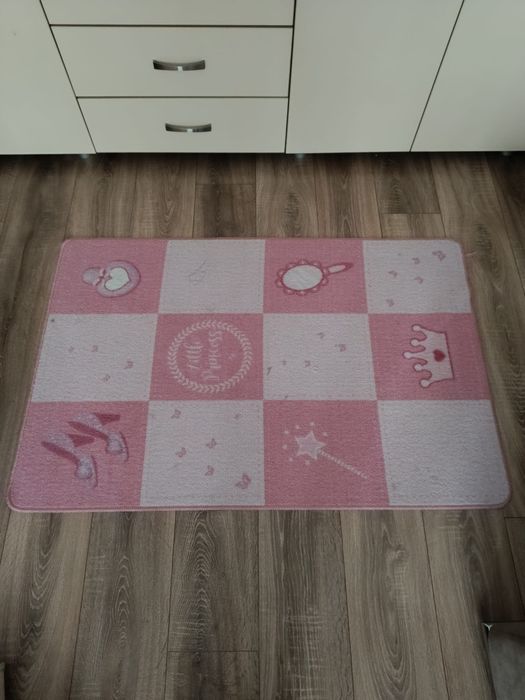 Vand 2 covoare special pentru camera copiilor 80/120 cm