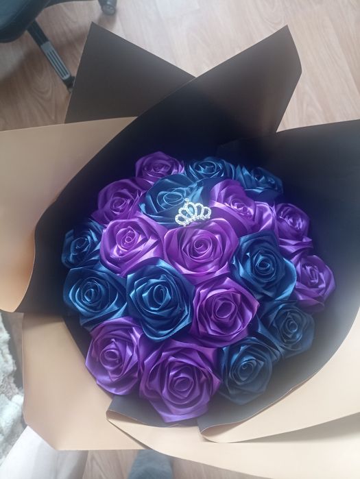 Букет из атласных роз на подарок