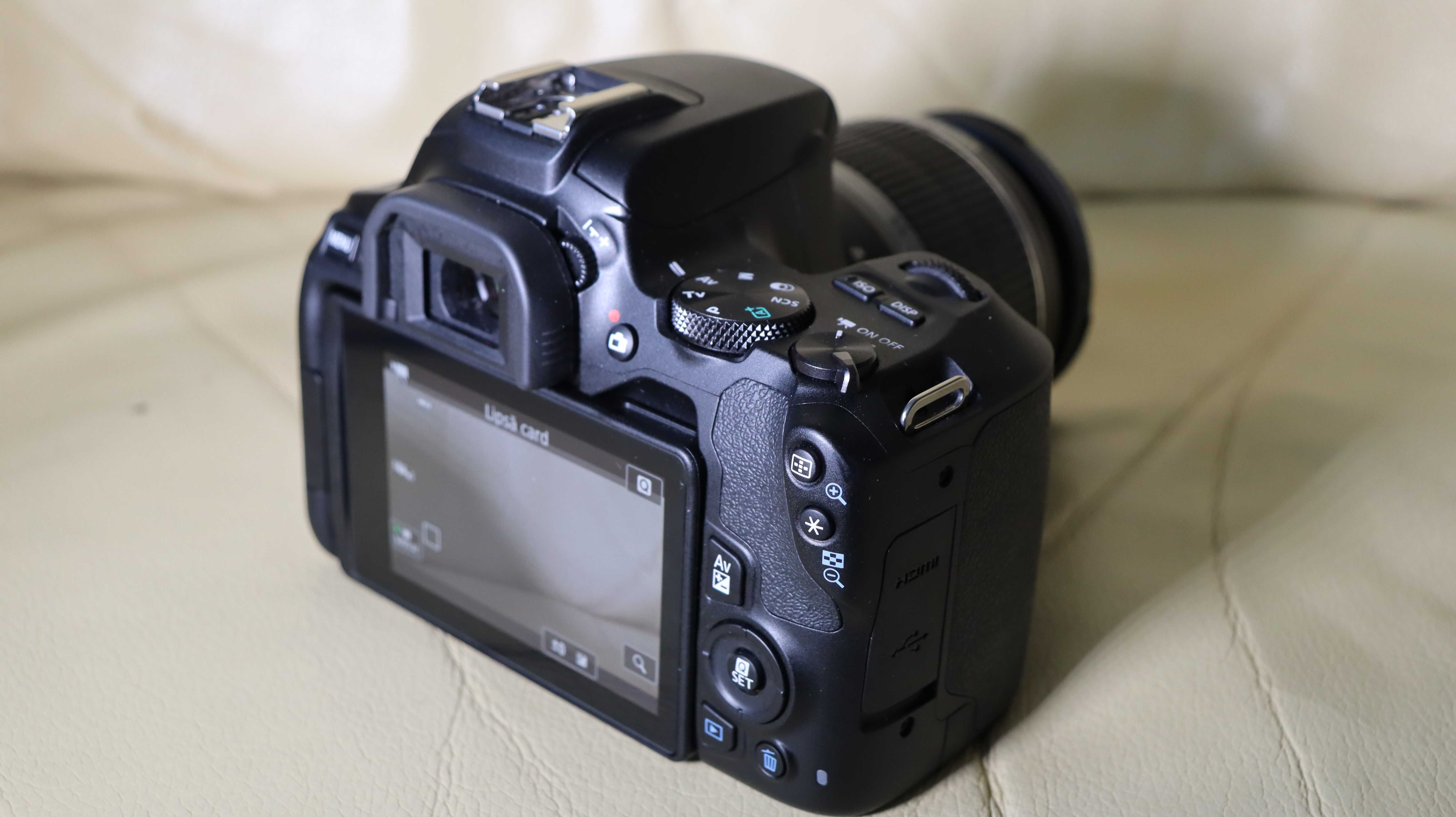 Canon 250d ,filmare 4K,aparatul se prezinta ca NOU