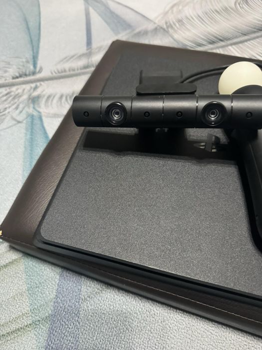 PS 4 като нов в комлект с висчко от снимките.