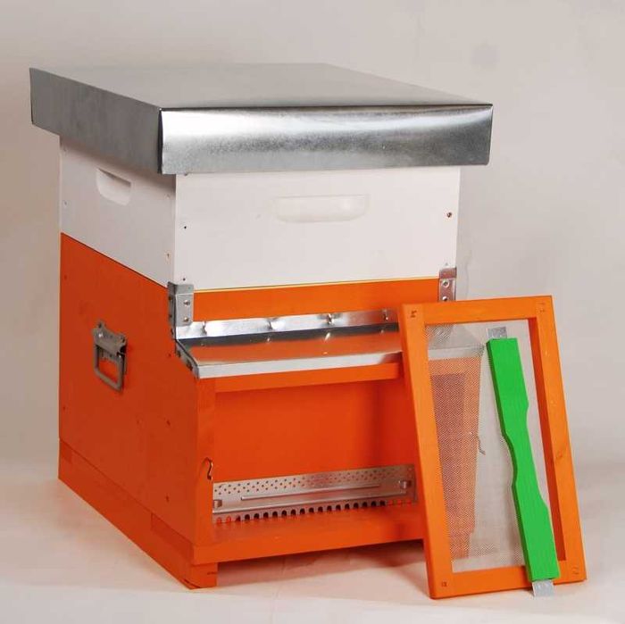 Stupul NOMADISMO 10 rame + Magazie , rame insarmate, hranitor