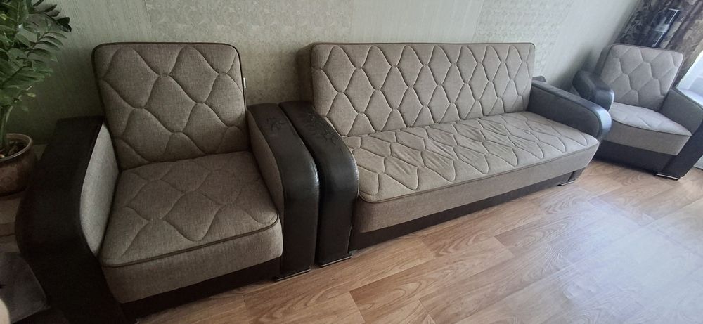 Продам диван и два кресла
