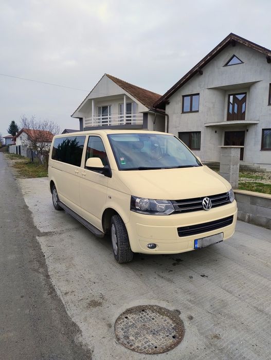 VW Caravelle 2014 9 locuri 140CP stare foarte bună