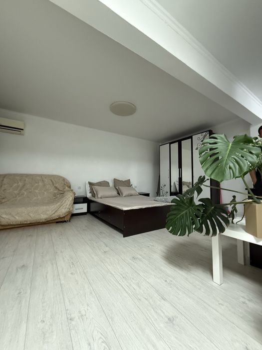 Посуточно 1-комнатная квартира-студия в центре города