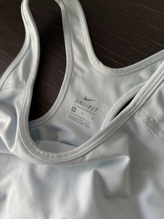 Nike спортен сутиен за фитнес