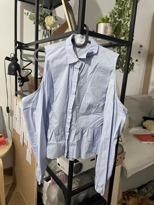 Camasa albastra umerii goi și cordon Lost ink