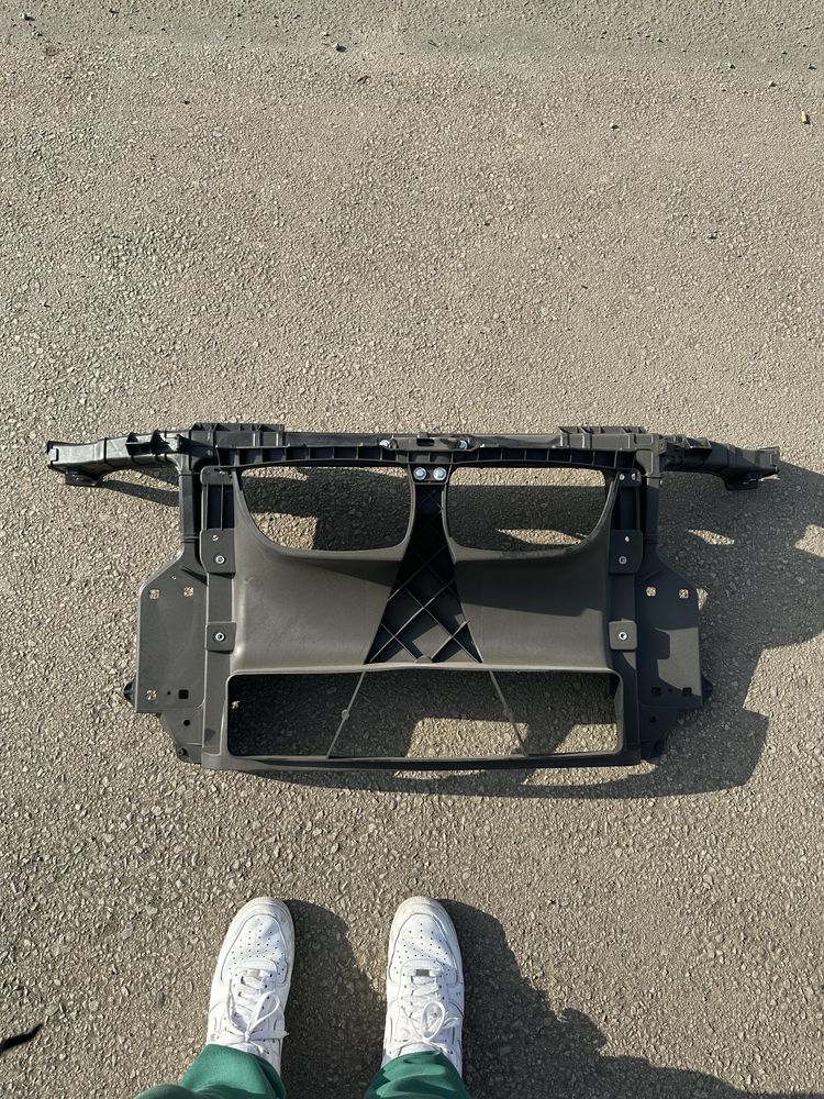 Предна маска ЧИСТО НОВА за bmw e87