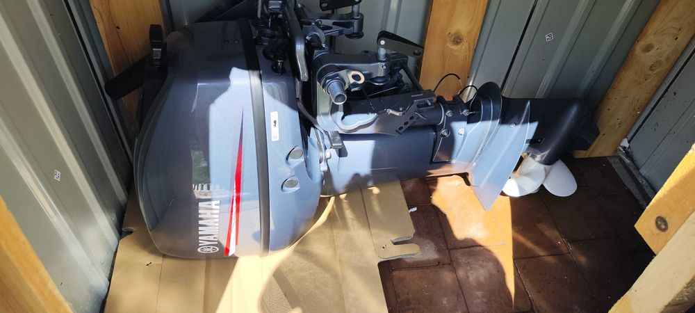Barca de aluminiu cu motor Yamaha 15cp