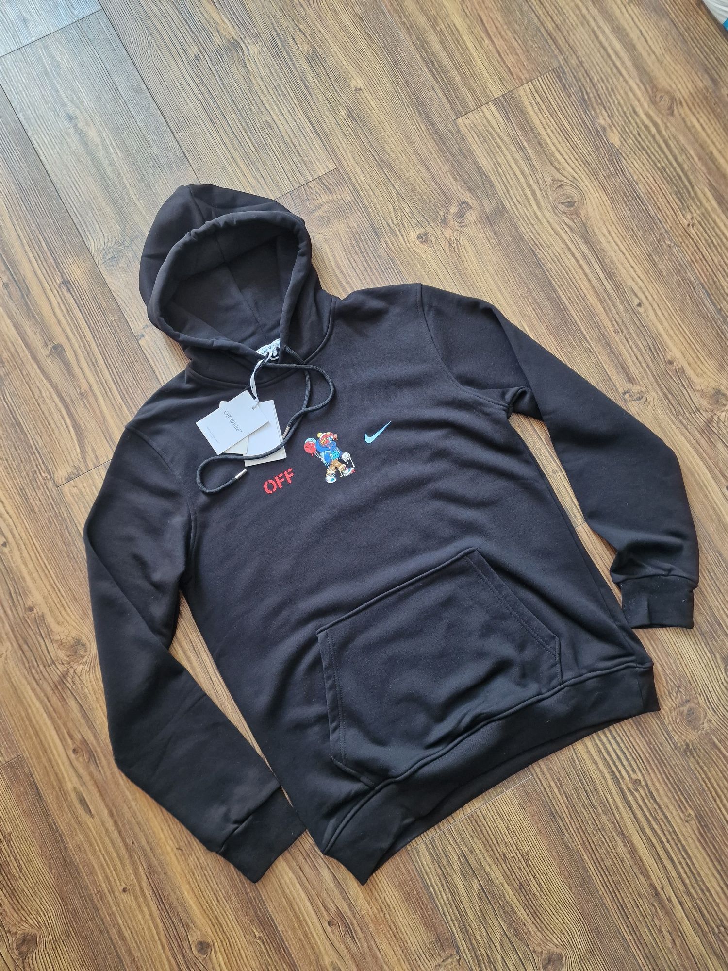 Страхотна мъжка блуза суитчър Off White размер XL

Размер S,M, L , XL,