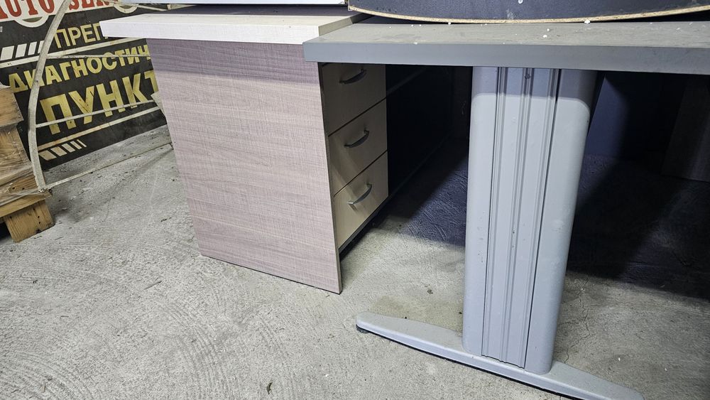 Модерно геймърско/офис бюро бройки– стабилно, стилно, перфектно за сет