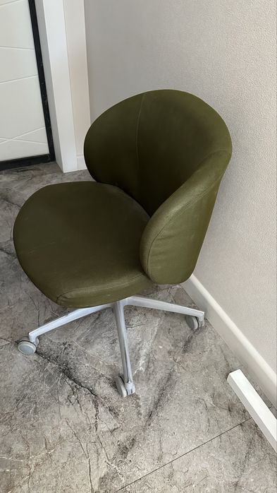 Стул офисный зеленый