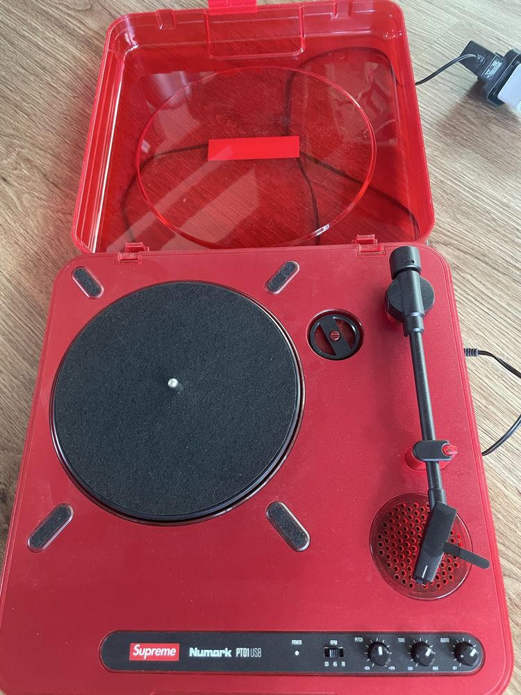 Supreme®/Numark® PT01 Portable Turntable Грамофон