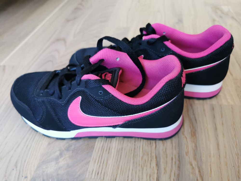Nike Pantofi sport de piele intoarsa cu garnituri de plasa MD Runner
