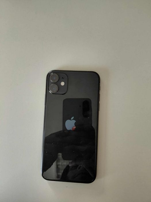Продавам iPhone 11