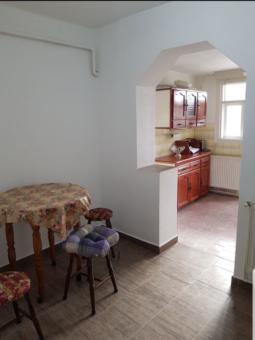 Vând apartament 3 camere + pivniță subsol