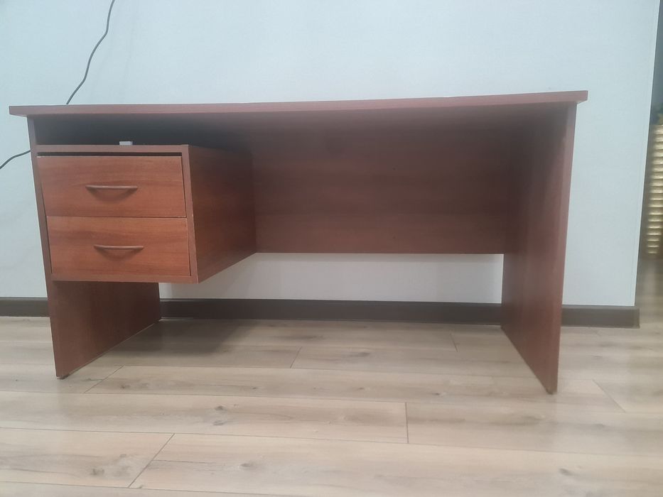 2 рабочих стола, материал мдф