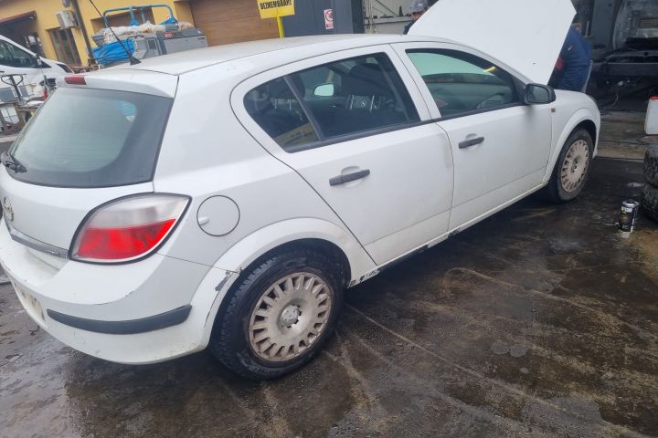 Far dreapta Opel Astra H (facelift)