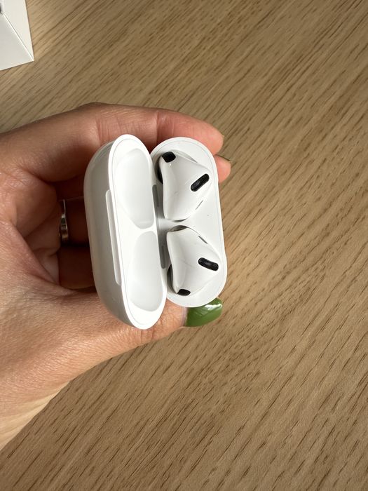 Apple AirPods 4 модел MXP63ZM/A