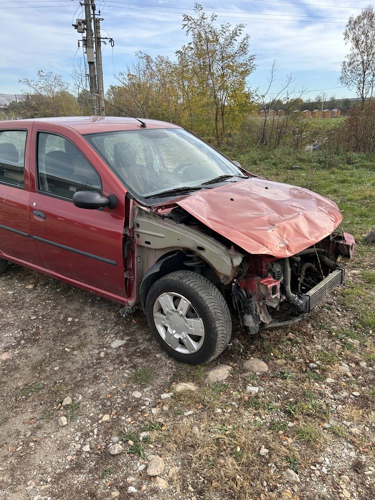 Dezmembrez Dacia Logan 1.5 dci E4