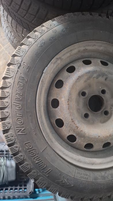 Продается зимние шипованные шины