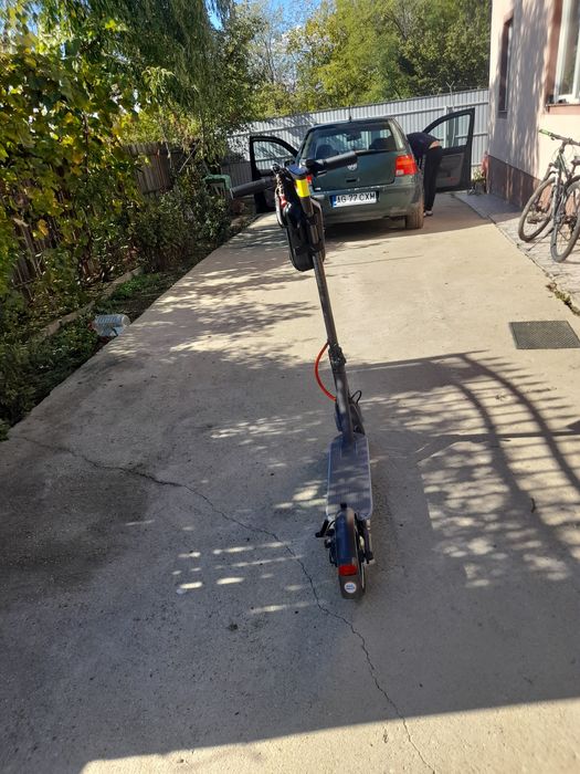 Vând trotineta electrica xiaomi