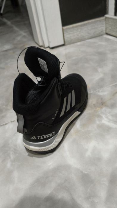 Обувки Terrex в идеално състояние договорна цена 34 номер
