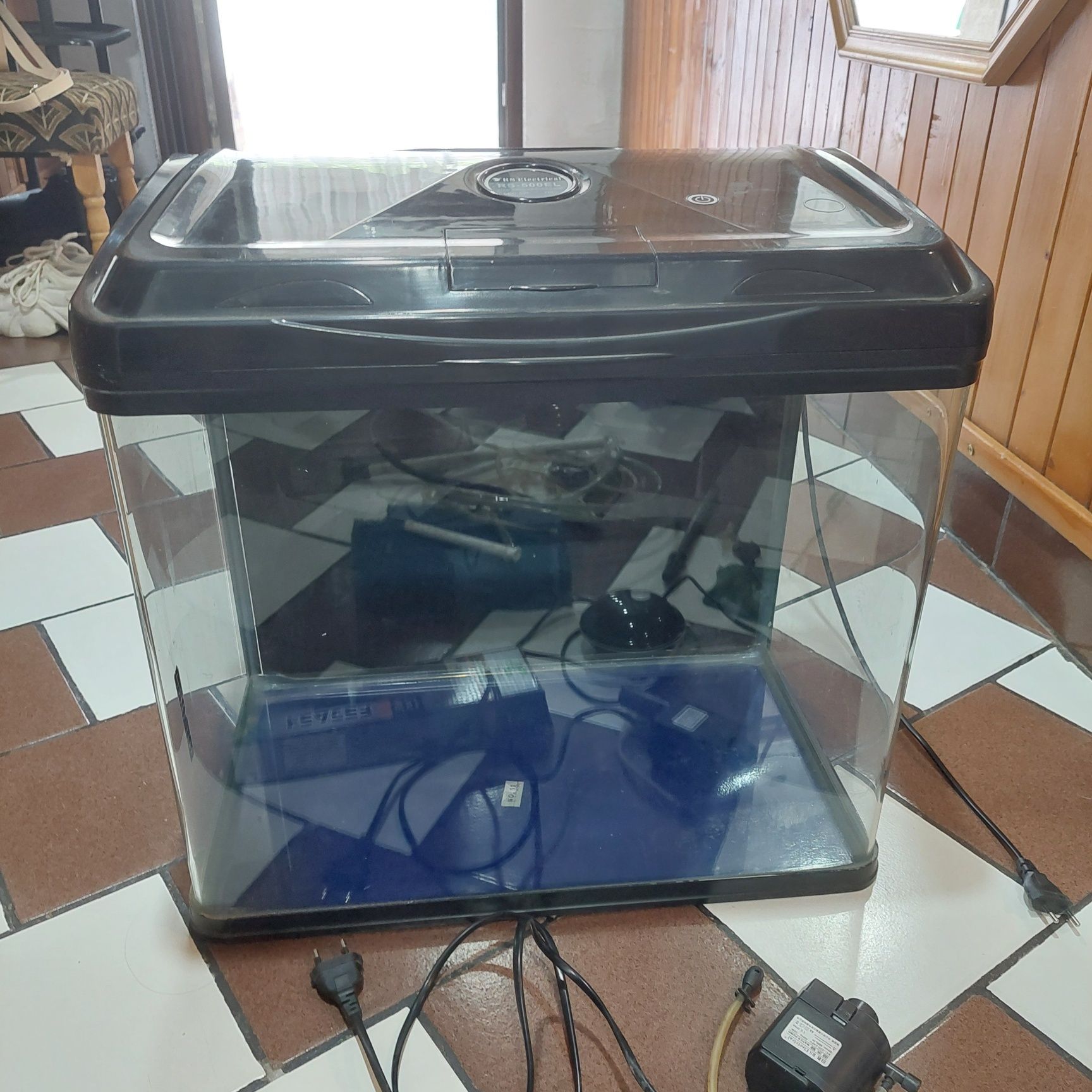 70 л. Аквариум с аксесоари