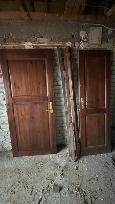 Инериорна дървена врата с каса