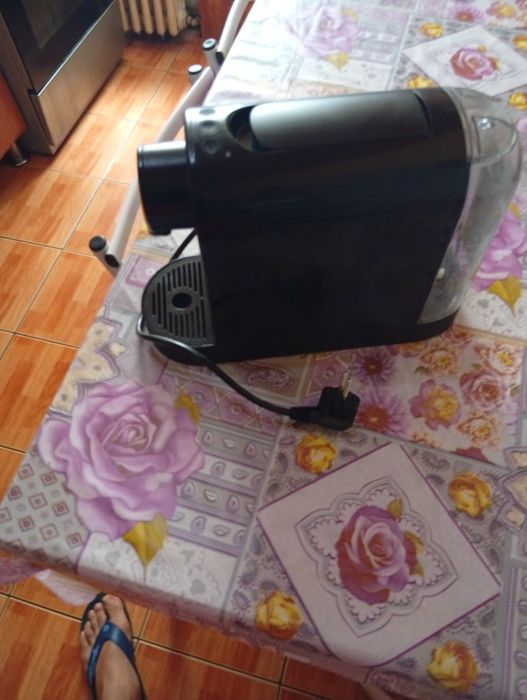 Mașina de făcut cafea cu capsule in stare foarte buna de fuctionare