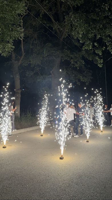 Холодный фонтан, фейрверки, искры