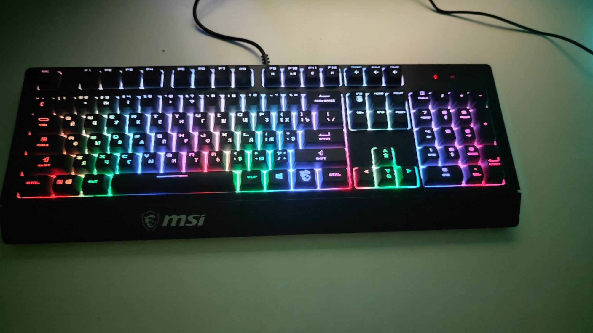 Продается игровой комплект: клавиатура, мышь и коврик MSI