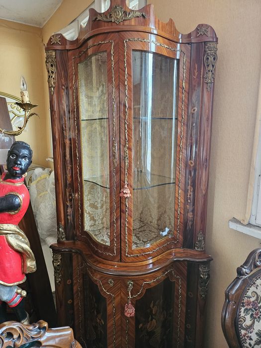 Италианска барокова витрина