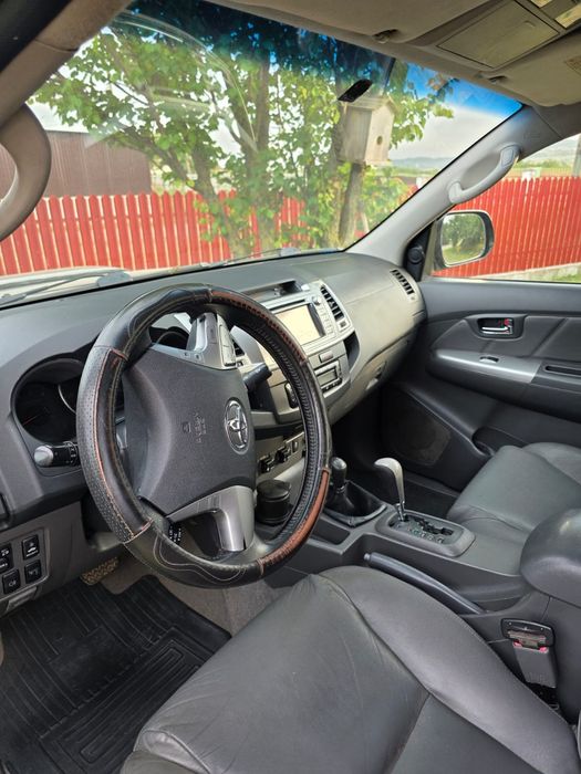 Vând Toyota Hilux autoutilitare