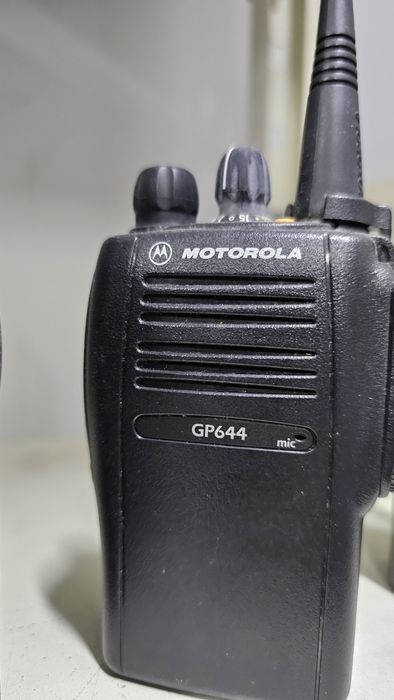 Профессиональная носимая рация Motorola GP644