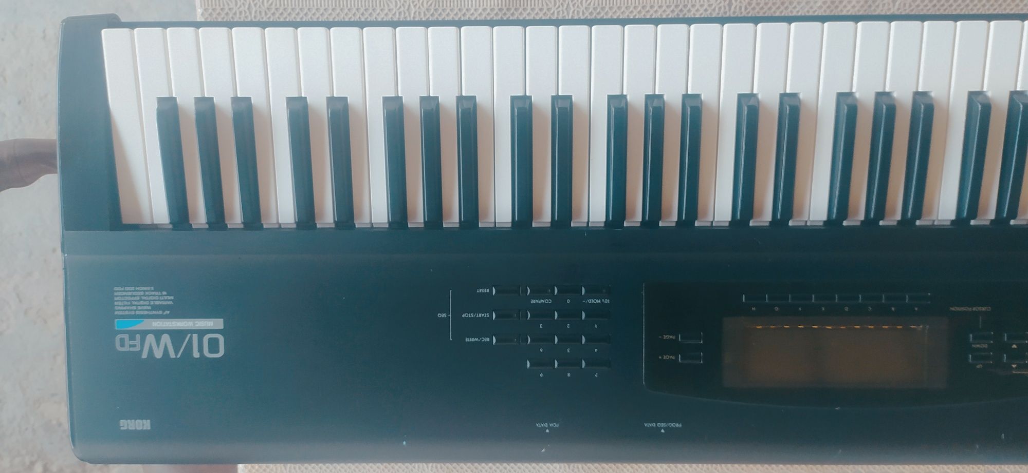KORG 01 W профессиональный синтезатор сотилади