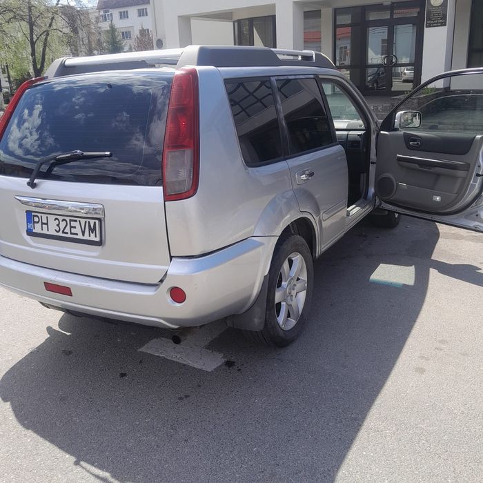 Vând Nissan x trailer