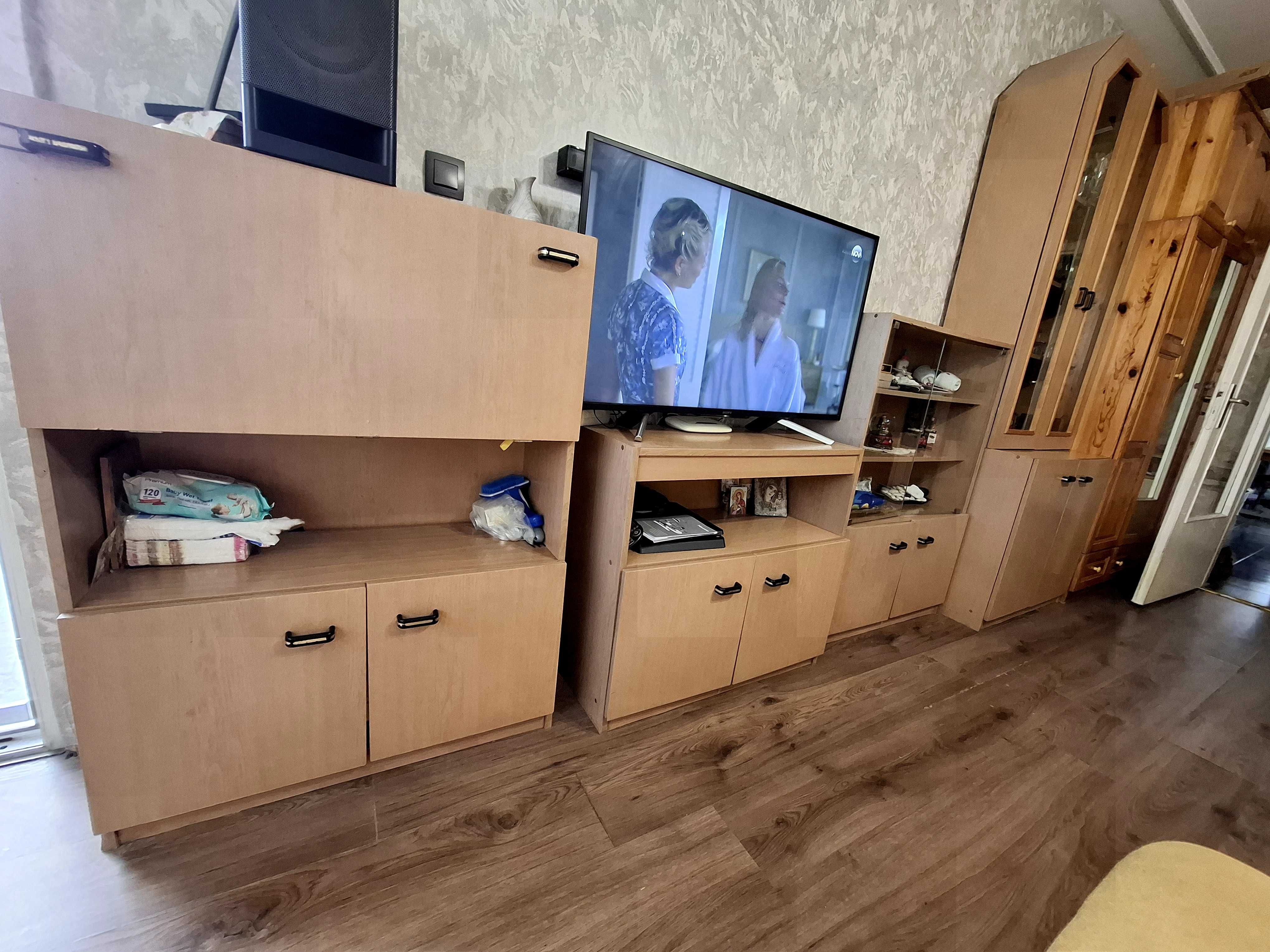 Продава се холна секция