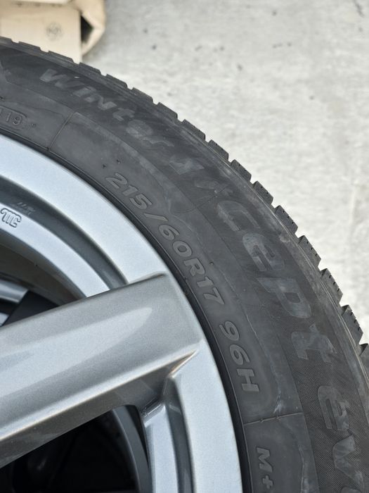 4 Броя 215/60/17 Hankook 2x6,5mm 2x5,5mm