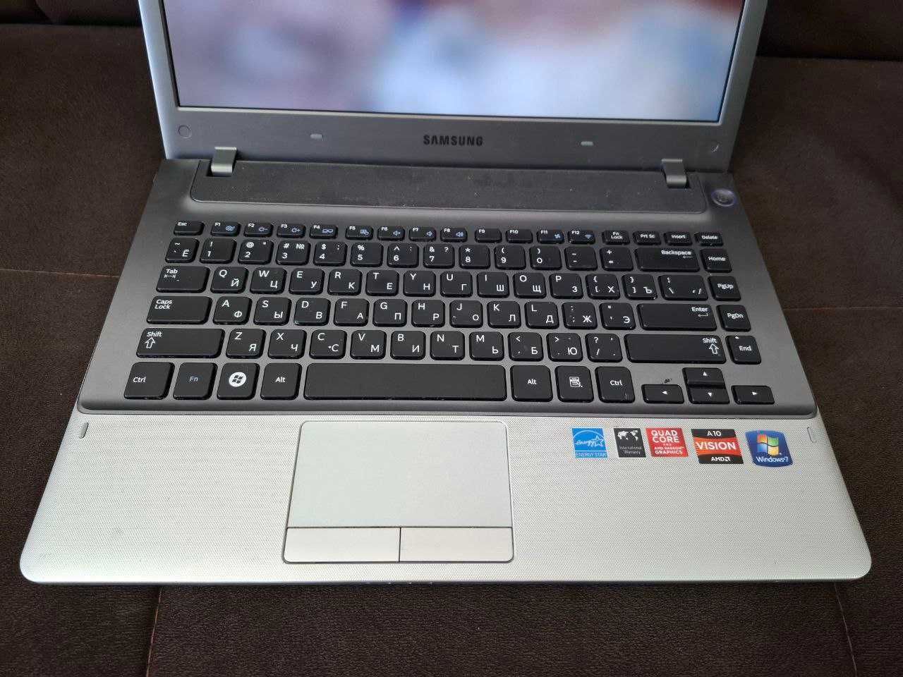 SAMSUNG 4x4/8gb ddr3/2gb vga/256g ssd