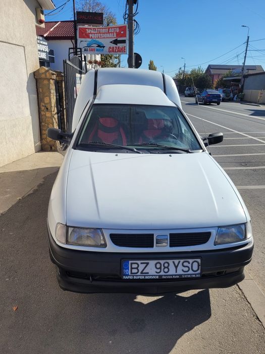 Vând mașina Seat Inca