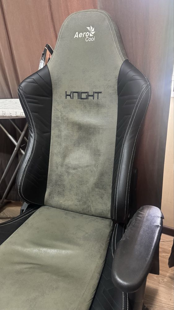 Кресло для компьютера из алькантары AeroCool
